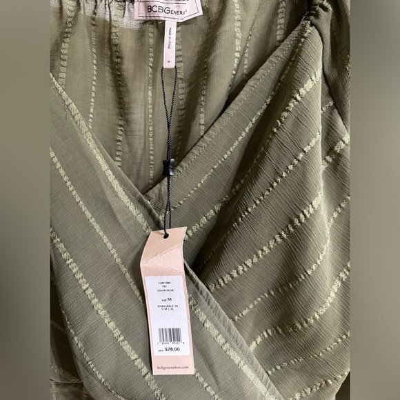 NWT, BCBG semi sheer top, size M - Picture 4 of 7